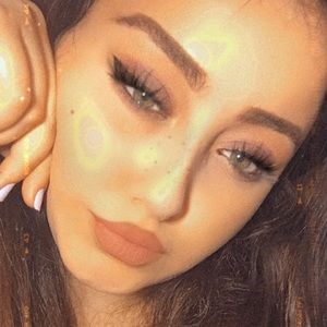 Meet your Posher, Aylar